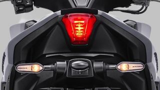 Tin xe 13/2: Yamaha ra mắt mẫu xe ‘một 9 một 10’ với Honda Vario, giá 47 triệu đồng rẻ hơn Air Blade