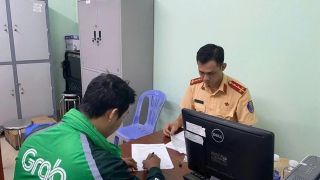 Đăng hình ảnh CSGT TPHCM lên mạng, nam Tiktoker bị phạt nặng