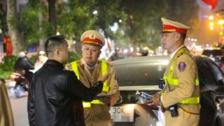 Trong một đêm, CSGT Hà Nội kiểm tra gần 4.600 phương tiện, 85 tài xế vi phạm nồng độ cồn bị xử lý