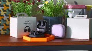 Mở hộp Sony LinkBuds Clip: Tai nghe kẹp tai độc đáo, âm thanh 360 Reality Audio, pin tới 37 giờ đầy ấn tượng