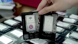 Giá bạc hôm nay 15/2: Điều chỉnh nhẹ nhưng rủi ro ngắn hạn chưa hạ nhiệt