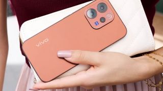 Vua Android tầm trung mỏng nhẹ, pin khủng, nhiếp ảnh đẹp ra mắt, là ‘kỳ phùng địch thủ’ của Galaxy S25