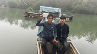 Vụ gia đình 7 người bị lật thuyền sông Gianh: Hai ngư dân kể lại quá trình cứu sống 3 người gặp nạn