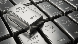 Bạc ‘nóng’ từng giờ sát vía Thần Tài, một ông lớn vàng bất ngờ nhập cuộc