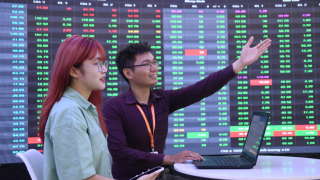 Thị trường bùng nổ hậu nghỉ Tết, dầu khí ‘chiếm sóng’ toàn sàn