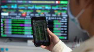 Giao dịch cổ phiếu quy mô lớn liên tiếp xuất hiện, dòng tiền đang dịch chuyển?