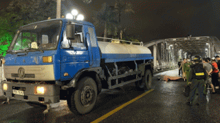 Xót xa khi thấy hiện trường nam thanh niên tử vong tại chỗ sau va chạm với xe bồn tưới nước