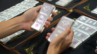 Giá bạc hôm nay 25/2: Thị trường thăm dò, xu hướng giảm đang hình thành