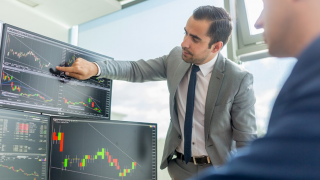 Dòng vốn ngoại đảo chiều nghìn tỷ, FPT và HPG thành tâm điểm