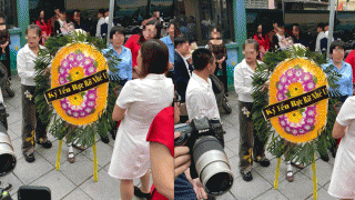 Xác minh hình ảnh nhóm học sinh mang vòng hoa tang đến tặng nhau trong lễ kỷ yếu tại Cẩm Phả