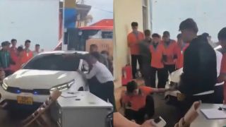 Diễn biến vụ nam thanh niên lao ôtô vào nhóm người tại cây xăng ở Đà Lạt: Clip hé lộ mâu thuẫn trước đó