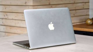 Apple sắp tạo “cú sốc” mới cho laptop: MacBook cảm ứng kèm Dynamic Island lần đầu lộ diện
