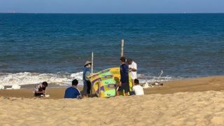 Hiện trường bé trai 13 tuổi đuối nước tử vong khi đi tắm biển cùng bạn, xác định danh tính