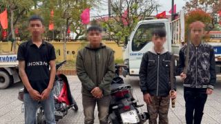 Lý do nhóm trẻ ở TP Huế cầm dao tự chế, đi xe máy 'diễn xiếc' giữa đêm rồi đăng lên Tiktok