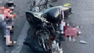 Hiện trường vụ tai nạn giao thông giữa 2 xe máy: 1 nữ công nhân và 1 ông cụ bán vé số cùng tử vong