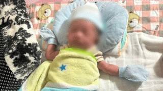 Tình hình sức khỏe cháu bé 5–7 ngày tuổi bị bỏ rơi ở gần nghĩa trang, ai đang tạm thời nhận nuôi bé?