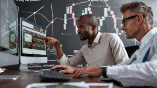 VN30 ‘bốc hơi’ 51 điểm, khối ngoại vẫn rót hàng trăm tỷ gom cổ phiếu