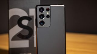 Bảng giá Galaxy S21 Ultra tháng 3/2026: Dưới 7 triệu có ngay camera zoom 10x ăn đứt iPhone 17