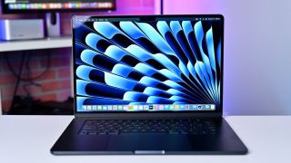 MacBook Air M5 sắp ra mắt: Mỏng nhẹ quen thuộc, hiệu năng AI mạnh mẽ cho dân văn phòng