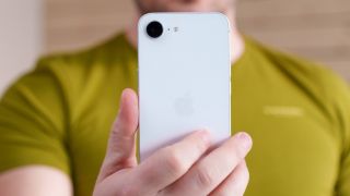 Đây là mẫu iPhone chip mạnh như iPhone 16, giá rẻ như bèo vẫn bị khai tử ở Việt Nam 