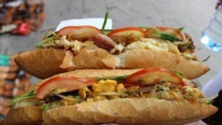 Khẩn trương điều tra vụ hàng loạt người nôn ói, nhập viện cấp cứu sau khi ăn bánh mì tại TPHCM