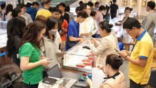 Xung đột Trung Đông tác động thị trường: VN-Index mất 34 điểm, vàng lên 5.400 USD, bạc đi lên