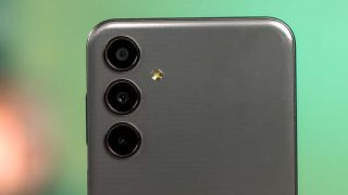 Galaxy M35 5G rẻ như rau, smartphone tầm trung pin 6000 mAh rẻ nhất Việt Nam, trội hơn iPhone 17e