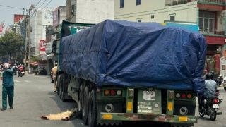 Hiện trường vụ tai nạn nghiêm trọng ở Tây Ninh: Nữ sinh cấp 3 cuốn vào bánh container, tử vong