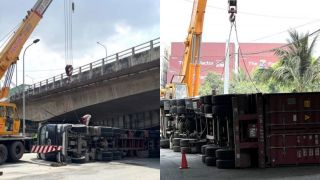 Hiện trường xe container chở 30 tấn hàng lật ngửa dưới gầm cầu, tài xế hiện ra sao?