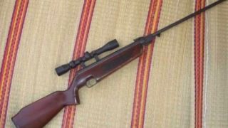 Hà Nội: Bị mắng trong bàn nhậu, người đàn ông mang súng quay lại bắn chú ruột trọng thương