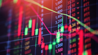 Giá dầu vượt 100 USD/thùng, VN-Index giảm mạnh: 700.000 tỷ đồng vốn hóa ‘bốc hơi’ sau 15 phút