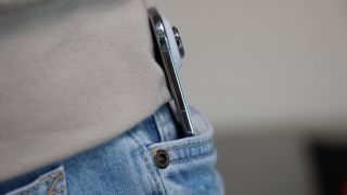 iPhone Air lập đáy giá rẻ mới tháng 3, iPhone mất giá nhanh nhất lịch sử, mạnh như iPhone 17 Pro Max