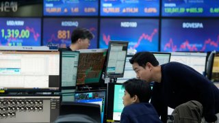 Giá dầu giảm sốc sau phát biểu của ông Trump, chứng khoán châu Á khởi sắc