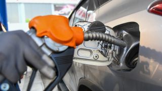 Giá xăng dầu chênh lệch, hải quan Việt Nam tăng kiểm soát biên giới, ngăn buôn lậu sau diễn biến Trung Đông