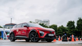 Người dùng Việt xóa nỗi lo xăng tăng giá, khan hàng nhờ sở hữu VinFast VF 7