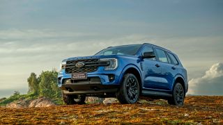 Giá xe Ford Everest lăn bánh cập nhật đầu tháng 3/2026 rẻ át vía Hyundai Santa Fe và Toyota Fortuner