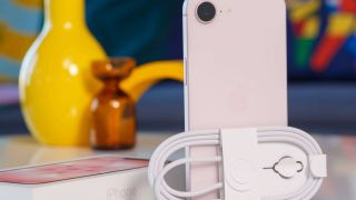 Mở hộp, đánh giá nhanh iPhone 17e: Nhỏ gọn, có MagSafe, chip mới, iPhone giá rẻ cấu hình mạnh