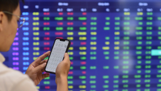 Dầu khí giảm mạnh, dòng tiền bất ngờ đổ vào cổ phiếu đầu tư công