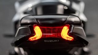 Suzuki ra mắt ‘huyền thoại côn tay’ mới chất hơn cả Honda Winner R: Đẳng cấp vượt thời gian, giá mềm