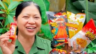 'Ăn cùng bà Tuyết' có doanh thu 'khổng lồ' trên Shoppe, bất chấp từng dính lùm xùm về chất lượng