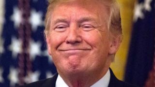 Giá dầu tăng như vũ bão đầu ngày 16/3, ông bình thản nói 'tấn công Iran vài lần nữa cho vui'?