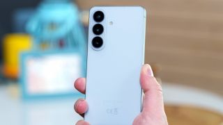 Giá Galaxy S26 Plus mới nhất 16/3: Tung deal giảm khủng hơn 8 triệu, trang bị áp đảo iPhone 17