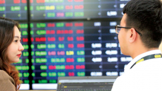 Phiên 17/3: VN-Index hồi phục sau 3 phiên giảm, cổ phiếu Đức Giang bị bán tháo mạnh