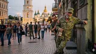 Thực hư vụ Tướng Mỹ mất kiểm soát tại Kiev: Bỏ lại các tài liệu mật trên tàu để đi... nhậu?