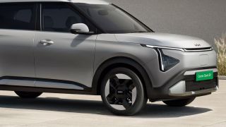 Kia chính thức ra mắt mẫu MPV 6 chỗ chạy điện giá 445 triệu đồng: 'Chơi tới bến' Mitsubishi Xpander