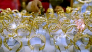 Giá vàng trưa 19/3 đồng loạt giảm, SJC và vàng nhẫn rời mốc cao, vàng thế giới lùi về 4.800 USD