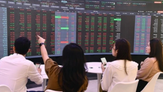 Tự doanh mạnh tay giải ngân trăm tỷ, gom loạt cổ phiếu lớn nhưng xả mạnh STB