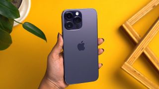 iPhone 14 Pro Max cũ sập sàn, xả kho rẻ như cho giữa tháng 3, iPhone 17 Pro Max chưa chắc hot bằng