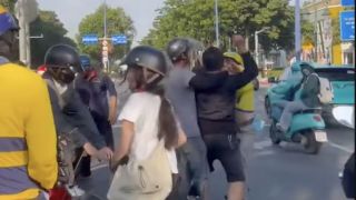 Xác minh danh tính hai người đàn ông ẩu đả giữa ngã tư TPHCM khiến nhiều người khiếp vía