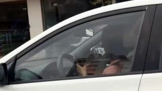 Xử phạt nữ tài xế buông vô lăng để mặc ô tô chạy, dùng 2 tay bấm điện thoại ở Hà Nội